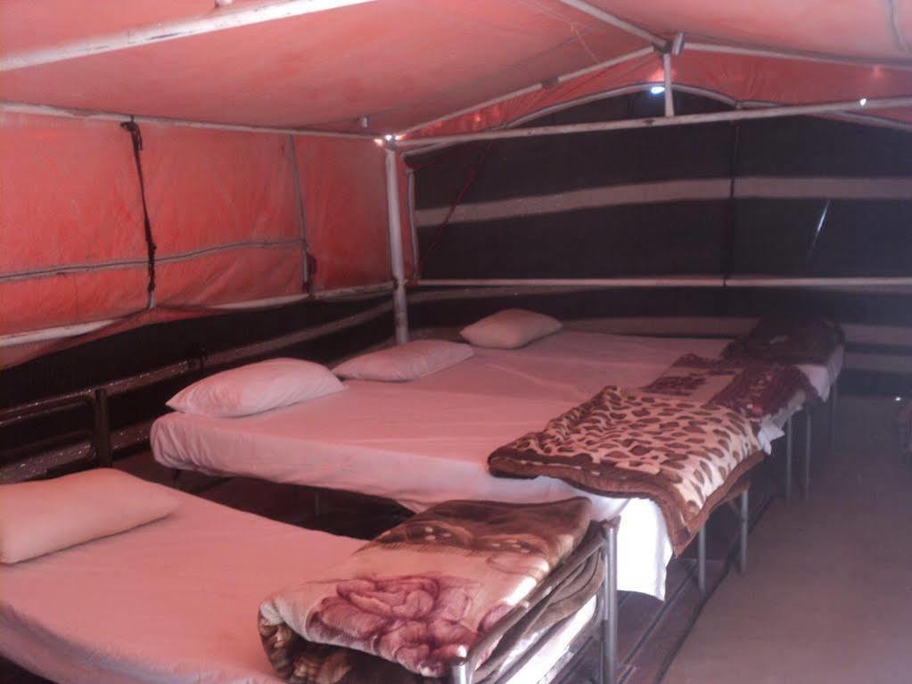 Salman Zwaidh Camp Hotel Wadi Rum Exterior foto