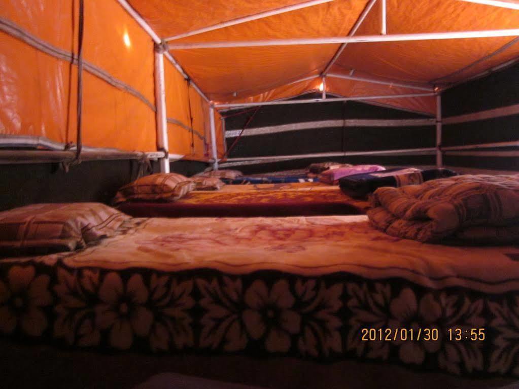 Salman Zwaidh Camp Hotel Wadi Rum Exterior foto